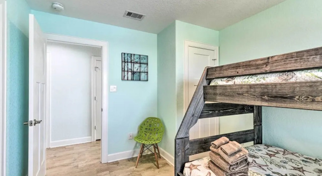 Коттедж Surfside Beach Home w/ Views, Steps to Shore!