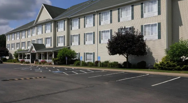 Coshocton Village Inn & Suites