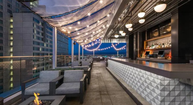 Кровать в общем номере AC Hotel by Marriott Denver Downtown