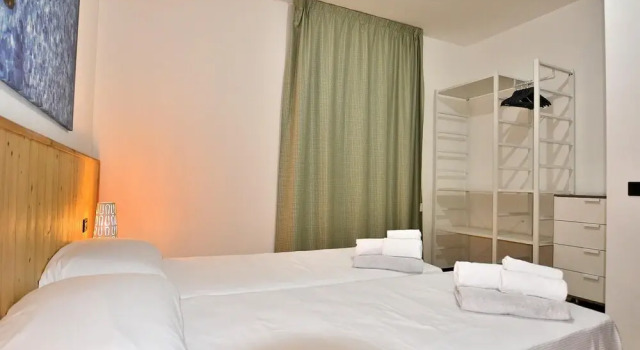 Villa Carducci - 6 Sleeps a c Villa in Pai di Torri del Benaco, Prenota Villa Hotel a Veneto con parcheggio, Parcheggio