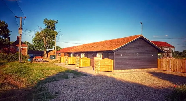 Plumptons Farm Holiday Lodges, Забронировать Фермерский дом Фермерские дома Колчестера, Фермерский дом