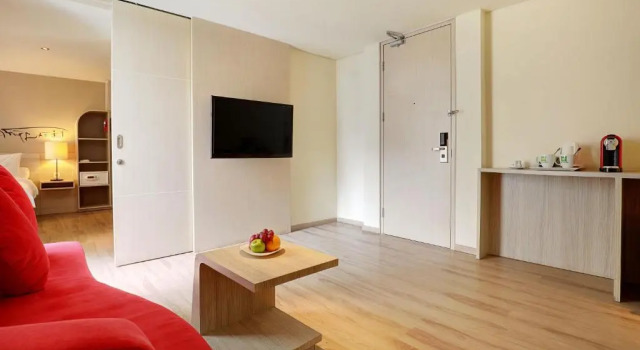 Люкс Deluxe Artotel Harmoni Jakarta