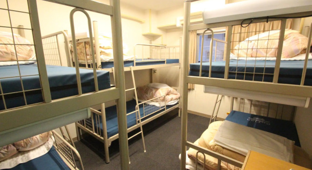 Кровать в общем номере Hotel Sun City Ikebukuro