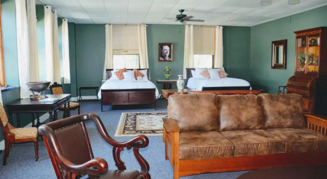 Четырёхместный номер Deluxe Sherman Inn