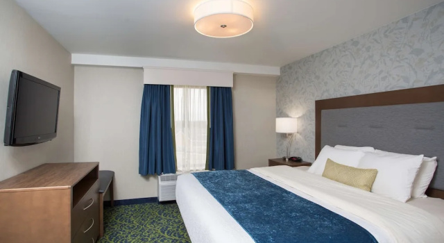 Люкс с 3 комнатами Best Western Plus Portsmouth Hotel & Suites