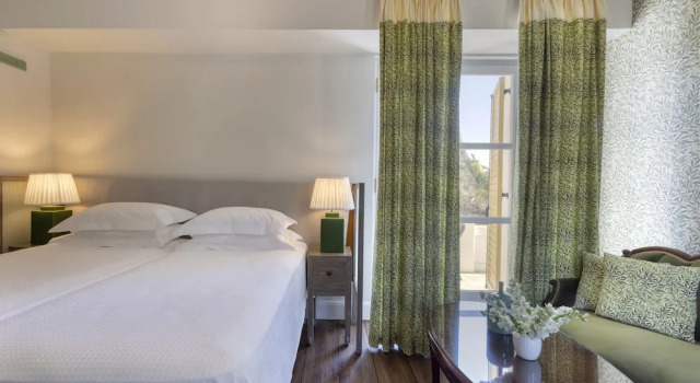 Номер Superior с балконом и с видом на залив Dorion Hotel