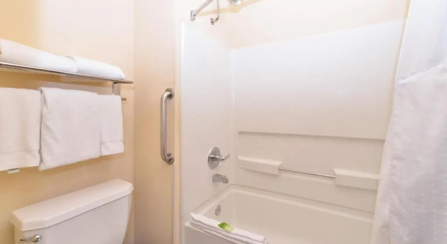 Номер Standard Holiday Inn Express & Suites Farmington Bloomfield by IHG