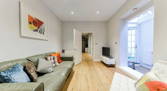 Апартаменты South-Kensington Apartment