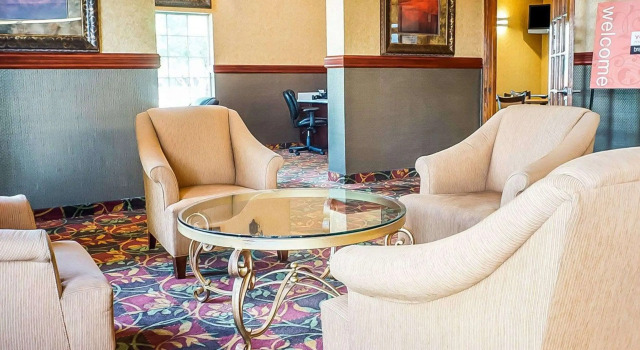 Quality Inn & Suites, Buchen Sie Hotel Roswell New Mexico