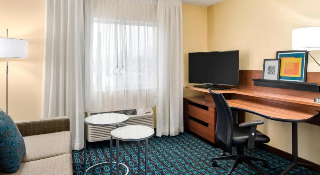 Студия Fairfield Inn & Suites Lima