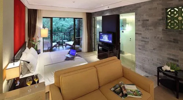 Litchi Garden Rainforest Hot Spring Resort, Buchen Sie Resort Baoting 