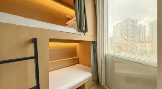 Кровать в общем номере (мужской номер) Iforest Hotel(Jiangsu Road Station)