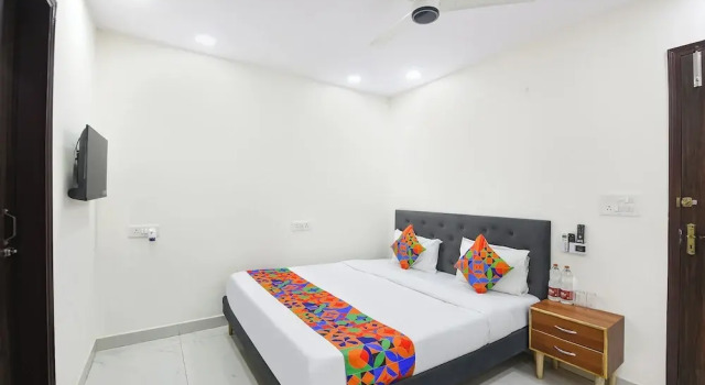 Номер Deluxe FabHotel Resto Relax