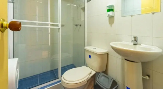 Кровать в общем номере Hostal R10