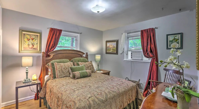 Relaxing Golden Getaway w/ Grill < 1 Mi to Town!, Buchen Sie Hotel Golden Colorado