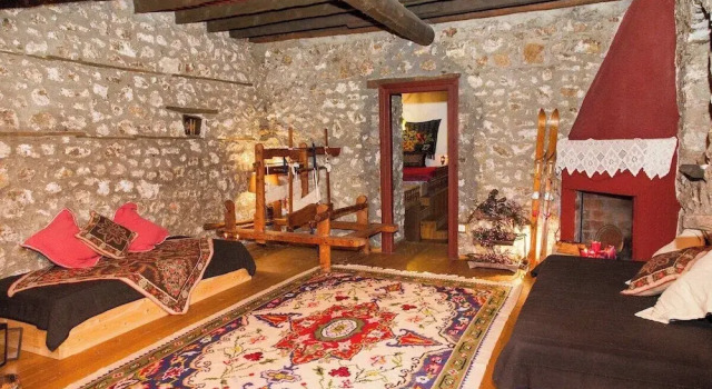 260m2 Unique Mountain House in Lilea Parnasos, Book Vacation Home Hotels in Central Greece with Parking, Parking