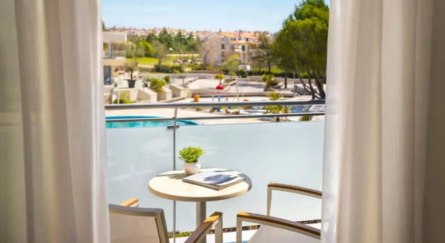 Семейный номер Superior с балконом Valamar Parentino Hotel