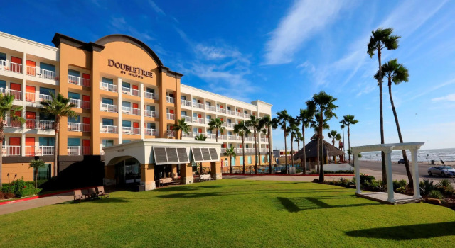 Номер Standard с балконом DoubleTree by Hilton Galveston Beach