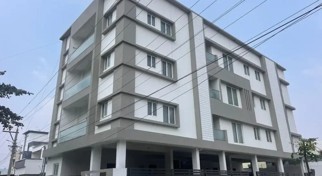 Thulasi Avenue, Prenota Hotel Muthalamada Kerala