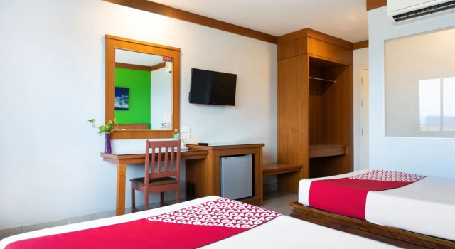The Hopp Airport by OYO Rooms