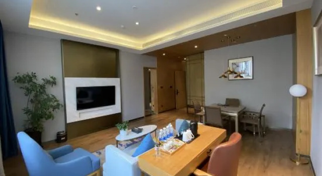 Люкс Business Chaoman Hotel (Zhumadian High-speed Railway Station)