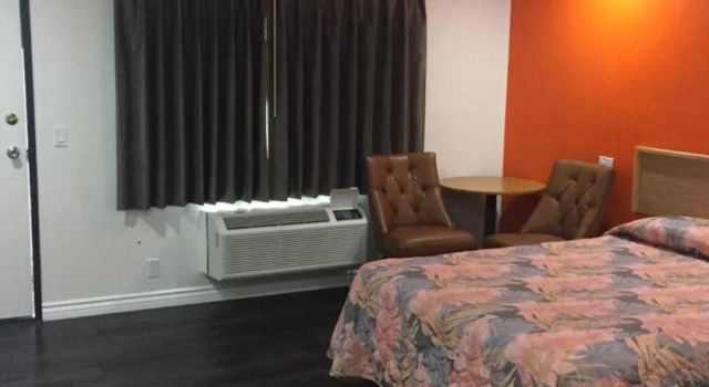 Welcome Inn & Suites Anaheim, Забронировать Мини-отель Отели Анахайм с парковкой, Парковка