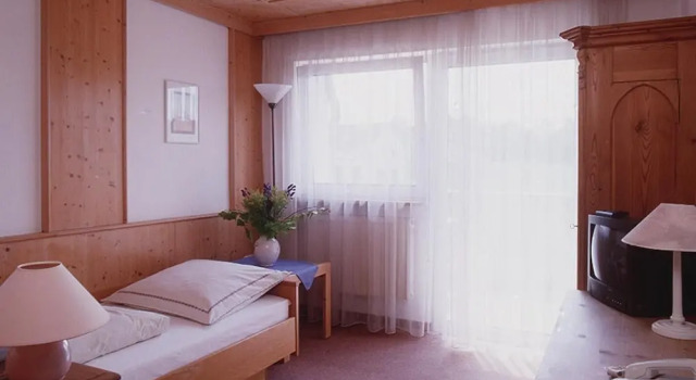 Gasthaus zur Linde, Varaa Matkakoti Hotellit Baijeri pysäköinnillä, Pysäköinti