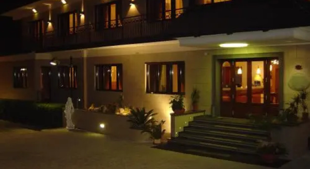 Трёхместный номер Economy Ranch Palace Hotel