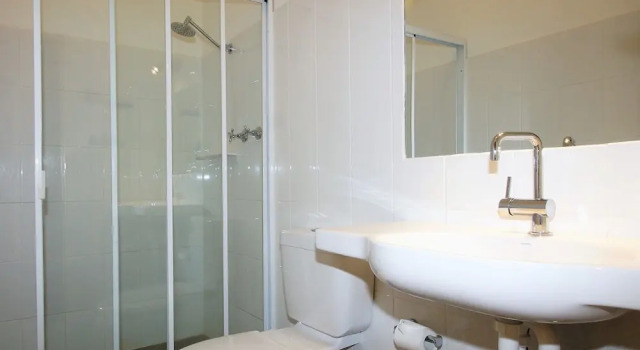 Семейный люкс с 2 комнатами Seaton Arms Motor Inn