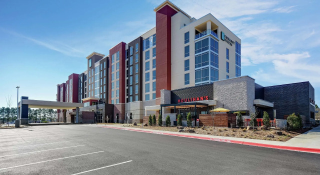 Четырёхместный номер Premium Embassy Suites by Hilton Jonesboro Red Wolf Convention Center