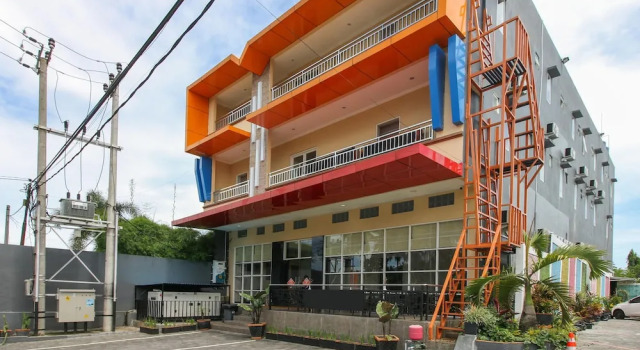 Airy Mapanget AA Maramis Manado