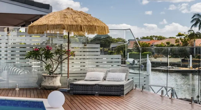 Коттедж Modern Waterfront Retreat Private Pool Dock