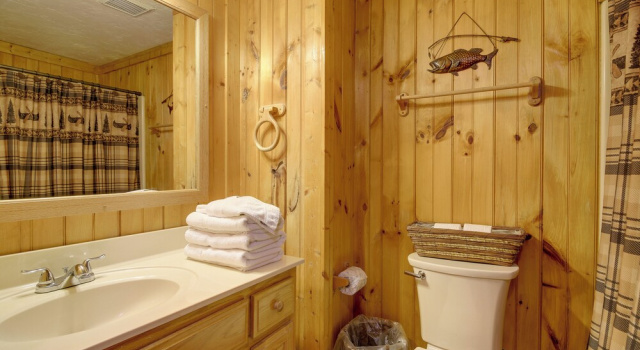 Коттедж Smoky Mountains Cabin w/ Hot Tub, Deck & Views!