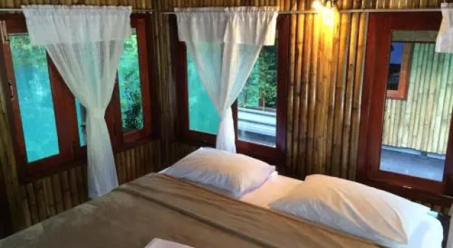 PraiwanRaftHouse แพไพรวัลย์, Забронировать Отель Ban Wang Khon провинция Сурат Тхани