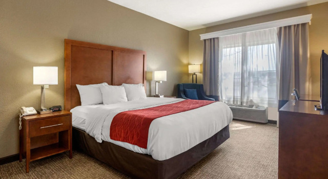 Люкс c 1 комнатой Comfort Inn & Suites Pittsburg KS