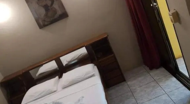 Трёхместный номер Standard с балконом Hotel Nany