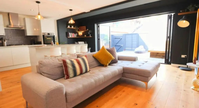 Hotwells Modern Mews with Parking, Забронировать Отель Бристоль Англия, рядом с Christ Church Clifton