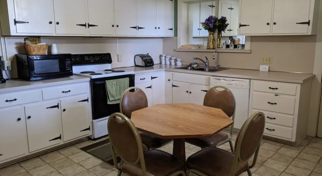 Семейный коттедж Spruce Lane Lodge and Cottages