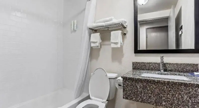 Standard Vierer Zimmer Econo Lodge