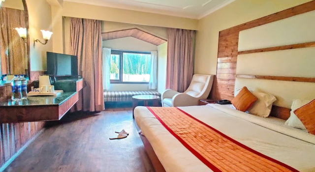Номер Deluxe Royal Jardin Whistling Pines Resort
