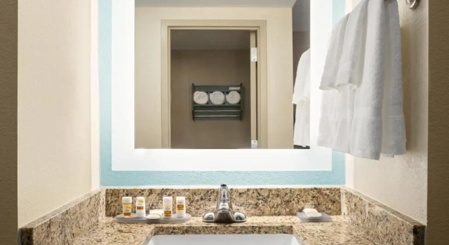Четырёхместный номер Deluxe La Quinta Inn & Suites by Wyndham Richmond-Midlothian