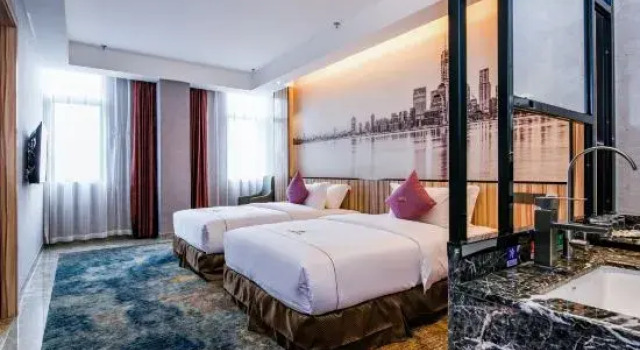Трёхместный люкс Wiesel Hotel