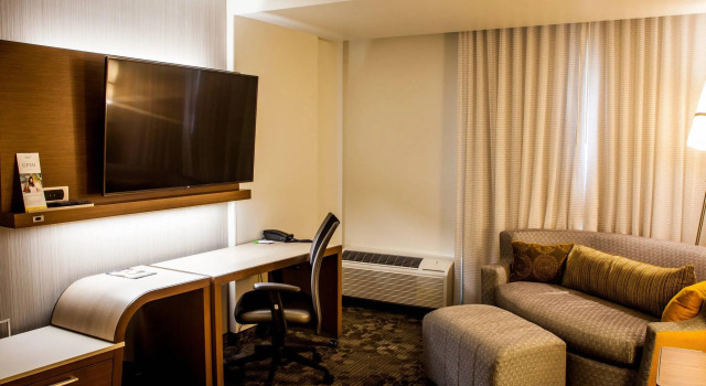 Двухместный люкс Courtyard by Marriott Omaha East/Council Bluffs, IA