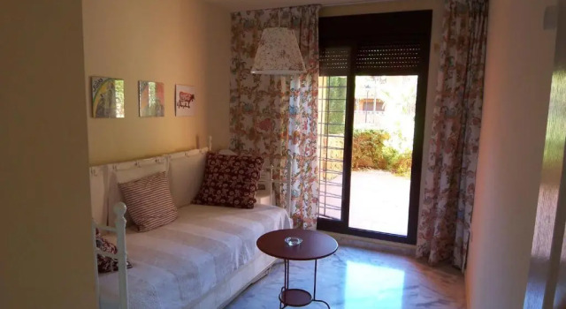 Apartamento de 2 habitaciones en el corazón de La Milla de Oro,Marbella