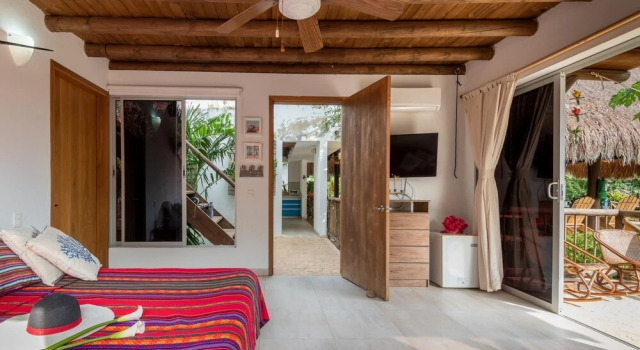 Relaxing Tropical Island Chalet w Private Pool and Beach in Bar, Забронировать Шале Отели Бару с парковкой, Парковка