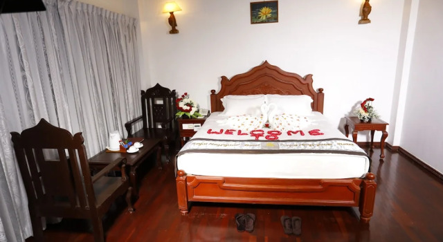 Номер Deluxe с балконом KMA Naypyitaw Hotel