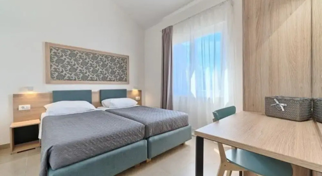 Apartments Medena in Seget Donji Trogir With Pools, Забронировать Апартаменты/квартира Сегет Доньи Трогир, рядом с Частный Пляж «Сикрет Гарден Барада Бич Апартмент»