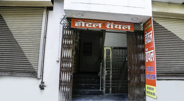 OYO 27825 Hotel Royal