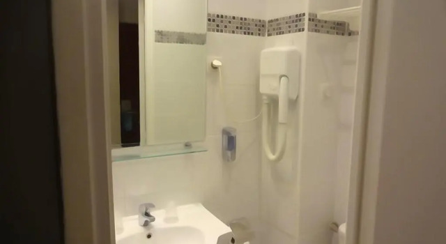 Трёхместный номер Standard Hotel la Perle Montparnasse