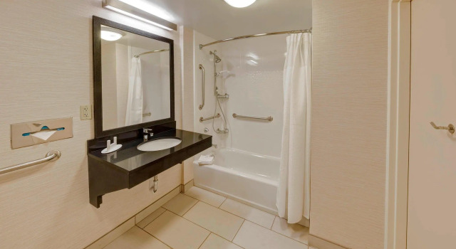 Четырёхместный номер Standard Fairfield Inn and Suites by Marriott Orlando Near Universal Orlando